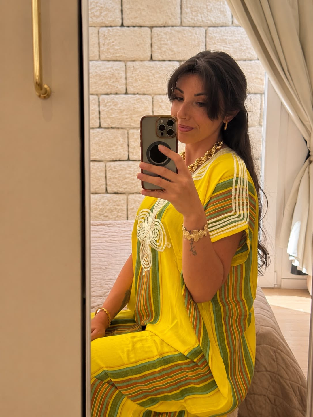 Gandoura Marocaine Brodé Rayée – Élégance Colorée