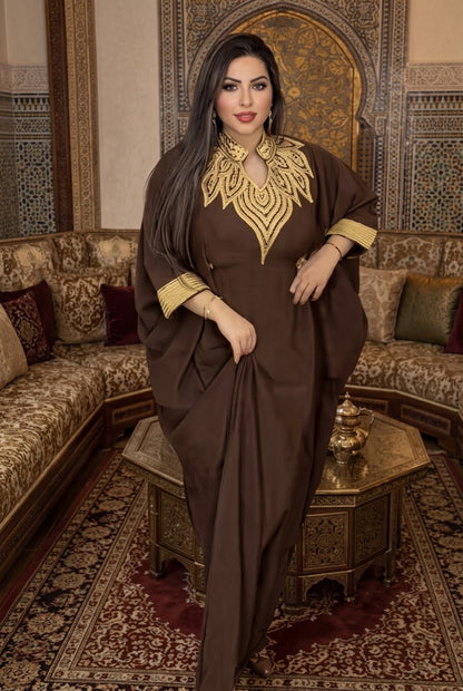  Front view of the Farasha abaya showing its loose and flowing cut.