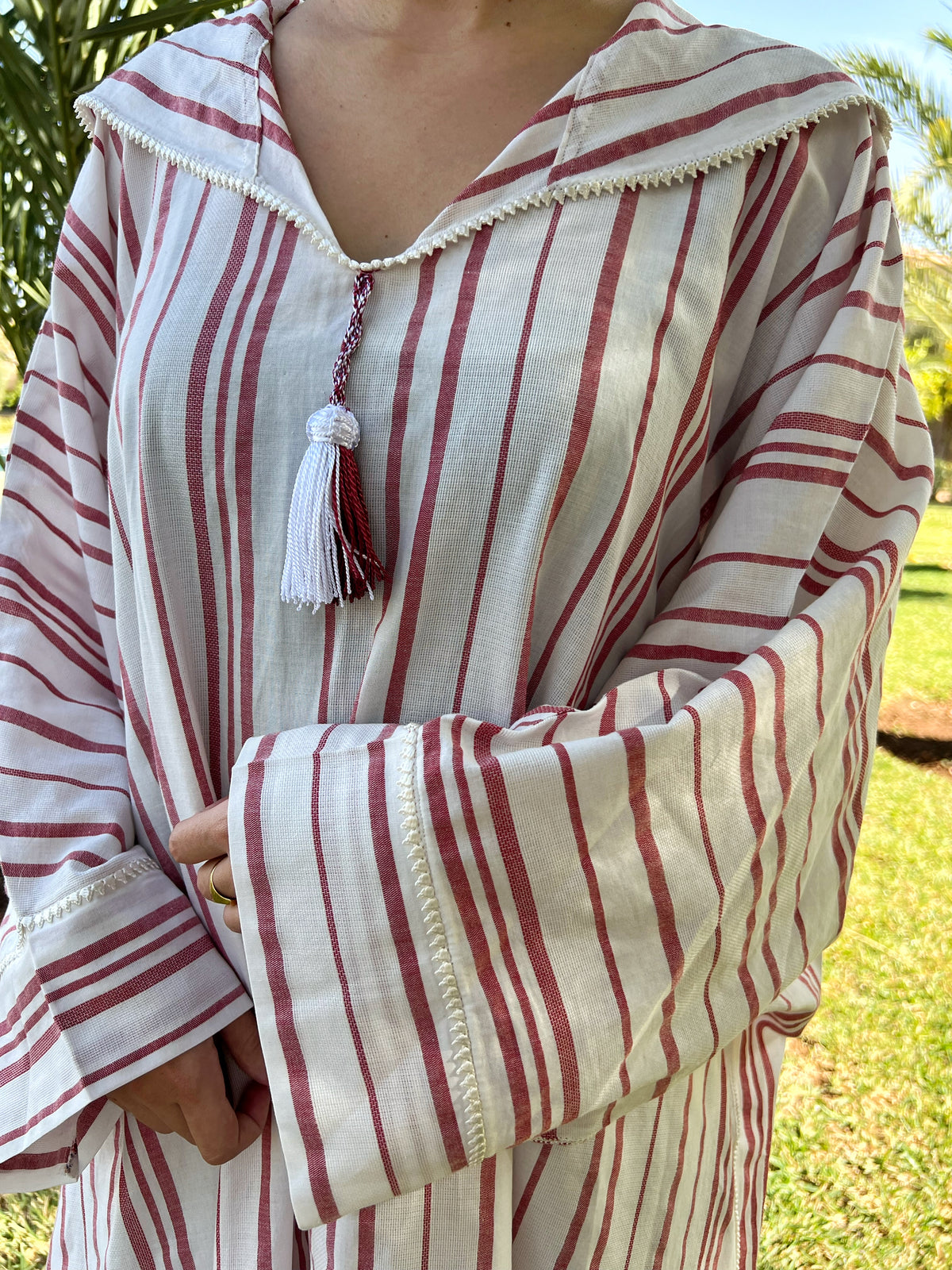 One-of-a-kind Moroccan djellaba in white with red stripes – full view